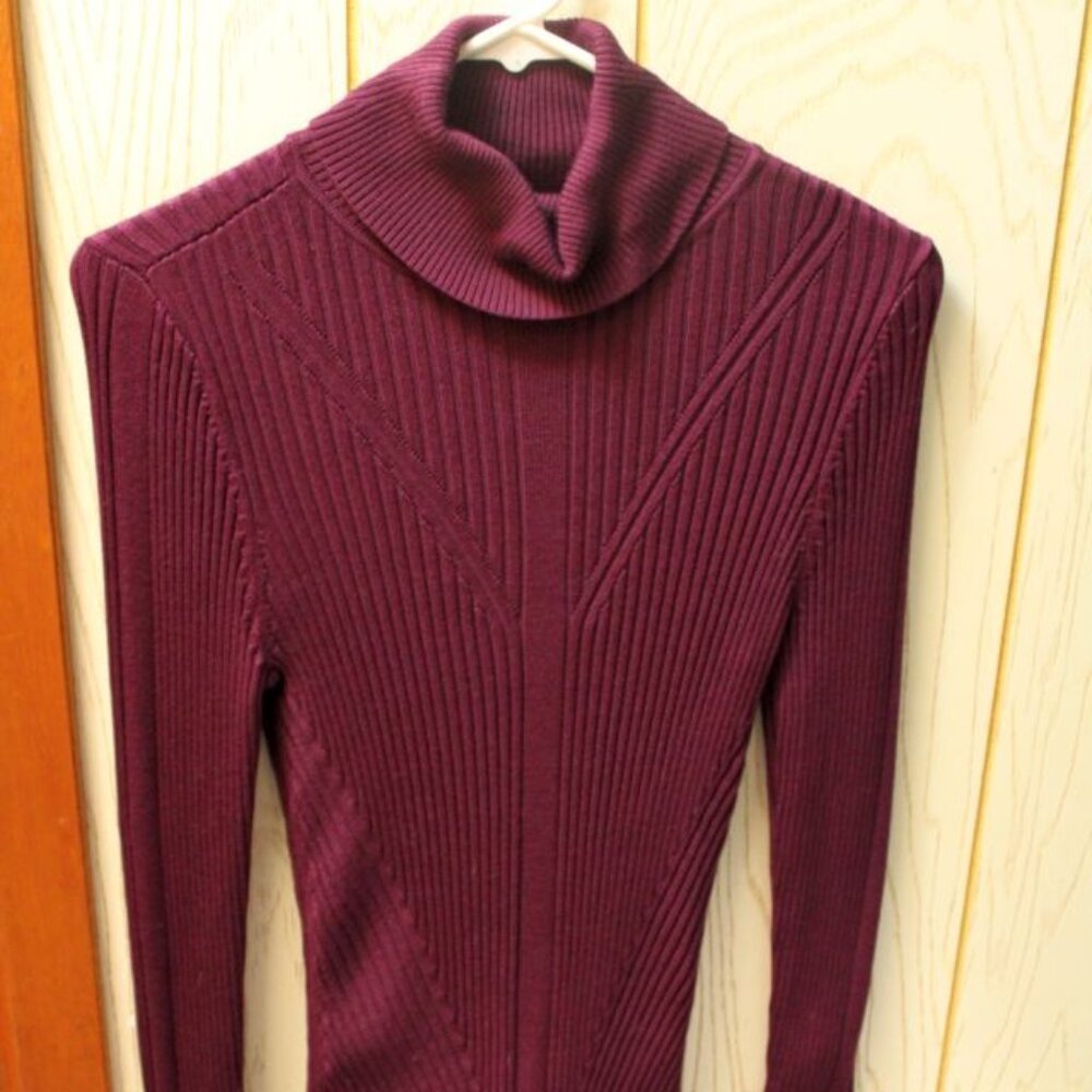 White House Black Market Women's Long-Sleeve Ribbed Top - Like New